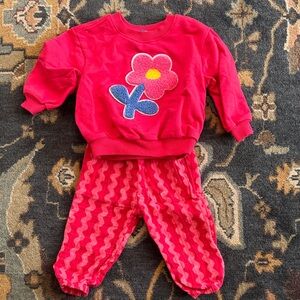 Old navy sweatshirt and pants set sz 6-12 months